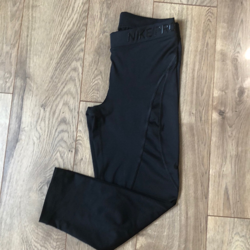 Nike Pro HyperCool Mid Rise Training Crops - Picture 3 of 9
